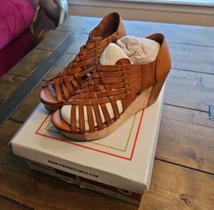 Pierre Dumas Criss Cross Wedge